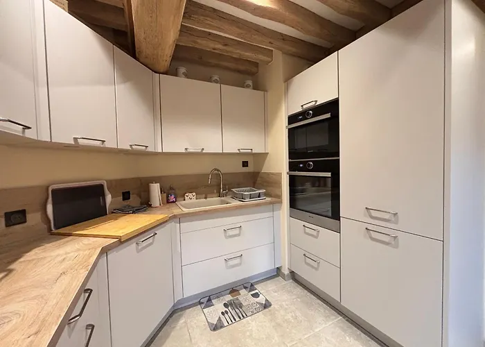 Chant Des Mouettes Maison Renovee Spacieuse Tout Confort Grand Jardin Terrasse Parking 8 Personnes 4 Sdb 5 Wc A 10 Mn A Pied De La Mer Port En Bessin Tous Commerces Restaurants Proche Omaha Beach