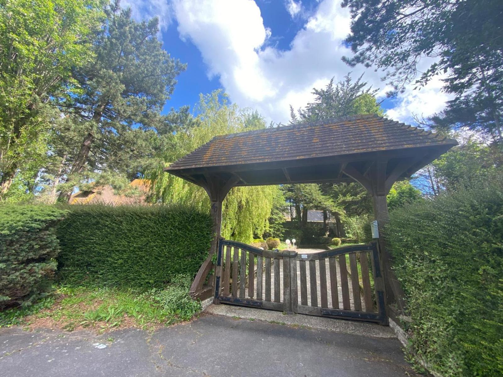 Chant Des Mouettes Maison Renovee Spacieuse Confort Grand Jardin Terrasse Parking 8 Personnes 4 Sdb 5 Wc A 10 Mn A Pied De La En Bessin Tous Commerces Restaurants Proche Omaha Port-en-Bessin-Huppain