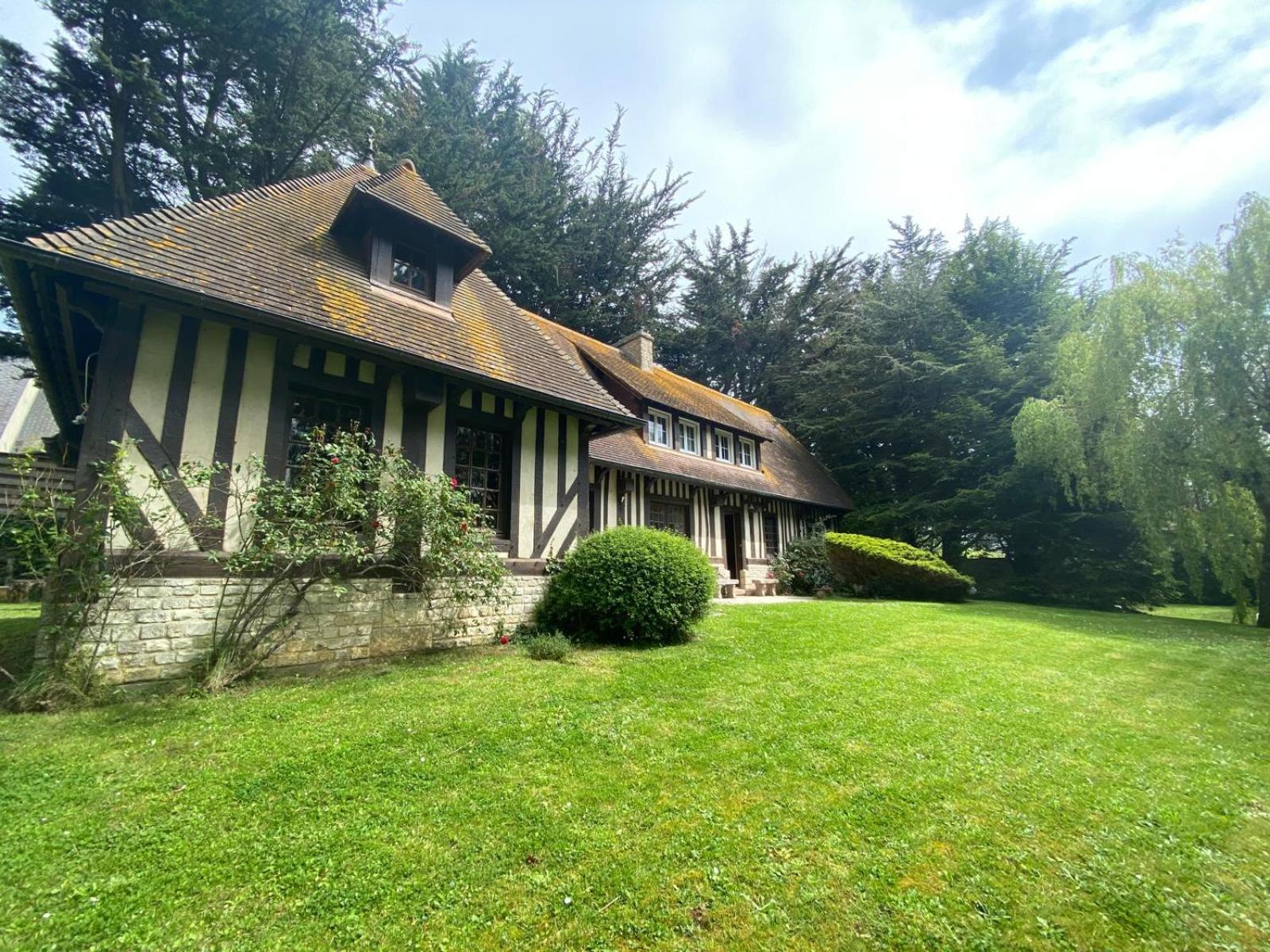 Holiday home Chant Des Mouettes Maison Renovee Spacieuse Confort Grand Jardin Terrasse Parking 8 Personnes 4 Sdb 5 Wc A 10 Mn A Pied De La En Bessin Tous Commerces Restaurants Proche Omaha *