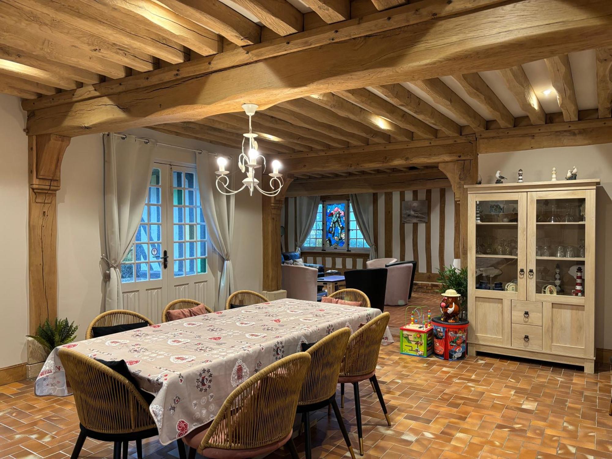 Holiday home Chant Des Mouettes Maison Renovee Spacieuse Confort Grand Jardin Terrasse Parking 8 Personnes 4 Sdb 5 Wc A 10 Mn A Pied De La En Bessin Tous Commerces Restaurants Proche Omaha Port-en-Bessin-Huppain