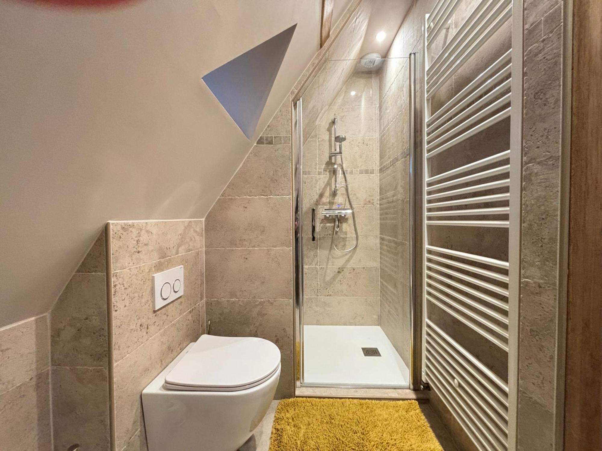 Chant Des Mouettes Maison Renovee Spacieuse Confort Grand Jardin Terrasse Parking 8 Personnes 4 Sdb 5 Wc A 10 Mn A Pied De La En Bessin Tous Commerces Restaurants Proche Omaha Holiday home