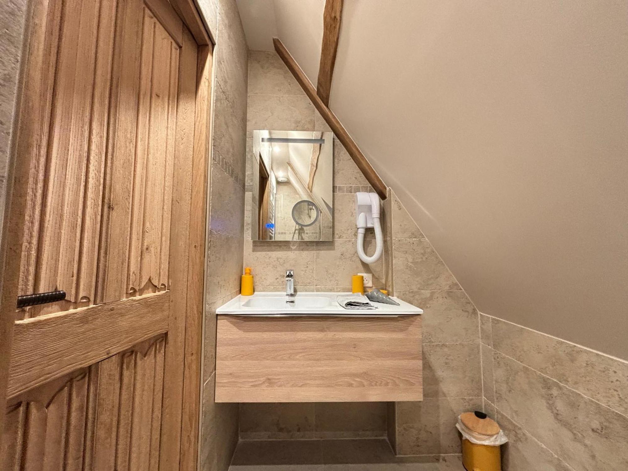 Chant Des Mouettes Maison Renovee Spacieuse Confort Grand Jardin Terrasse Parking 8 Personnes 4 Sdb 5 Wc A 10 Mn A Pied De La En Bessin Tous Commerces Restaurants Proche Omaha * Port-en-Bessin-Huppain