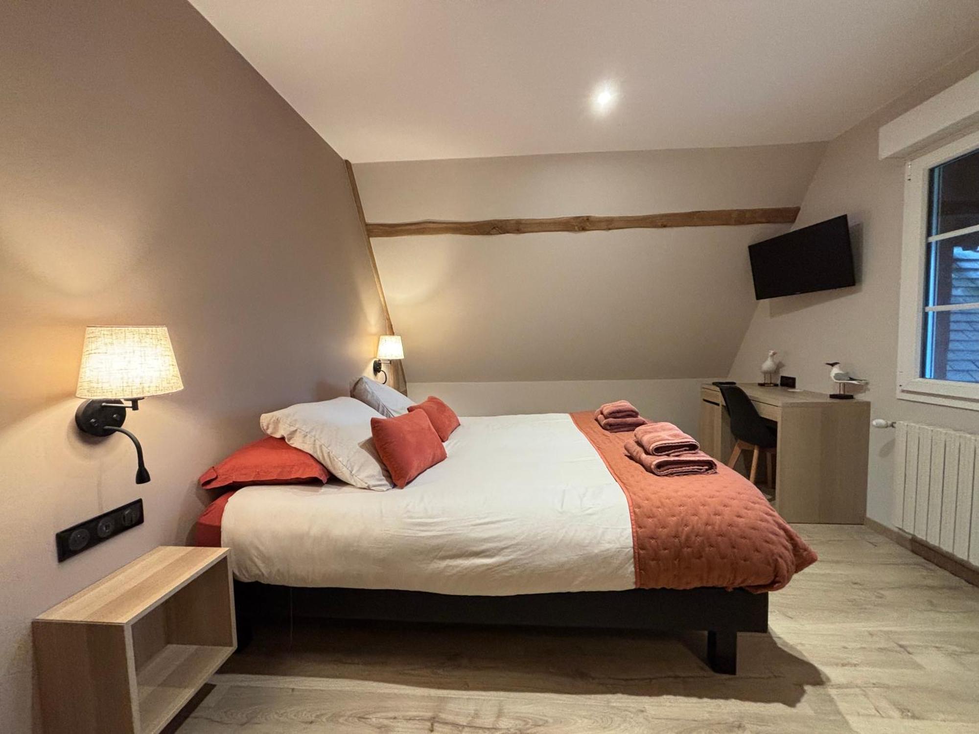 Chant Des Mouettes Maison Renovee Spacieuse Confort Grand Jardin Terrasse Parking 8 Personnes 4 Sdb 5 Wc A 10 Mn A Pied De La En Bessin Tous Commerces Restaurants Proche Omaha *