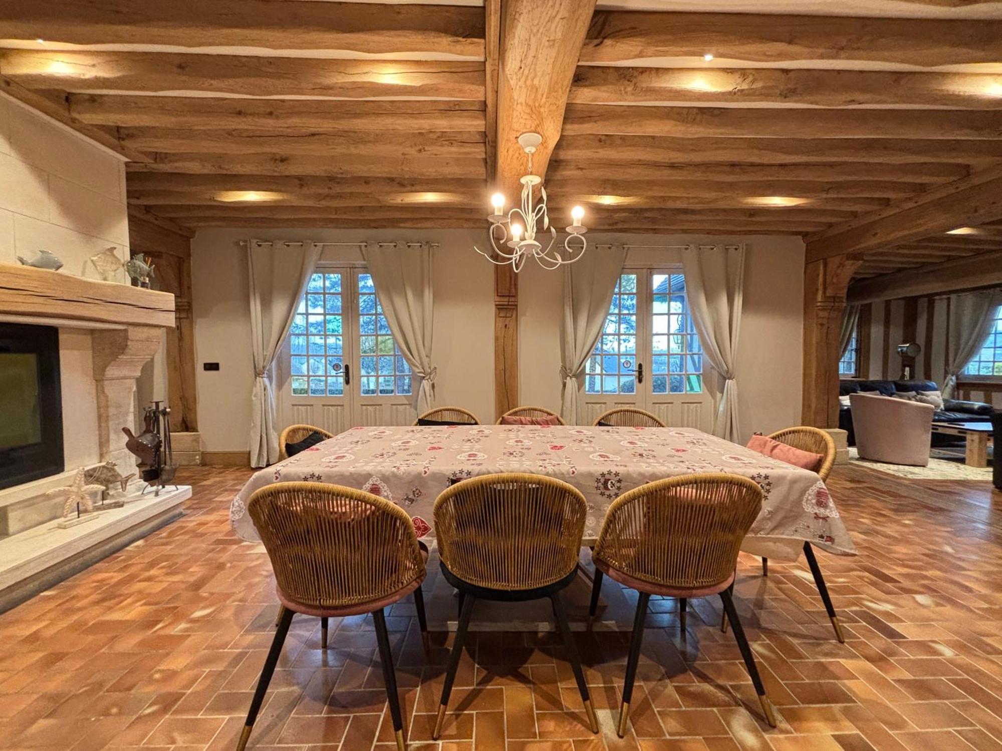 Chant Des Mouettes Maison Renovee Spacieuse Confort Grand Jardin Terrasse Parking 8 Personnes 4 Sdb 5 Wc A 10 Mn A Pied De La En Bessin Tous Commerces Restaurants Proche Omaha Holiday home